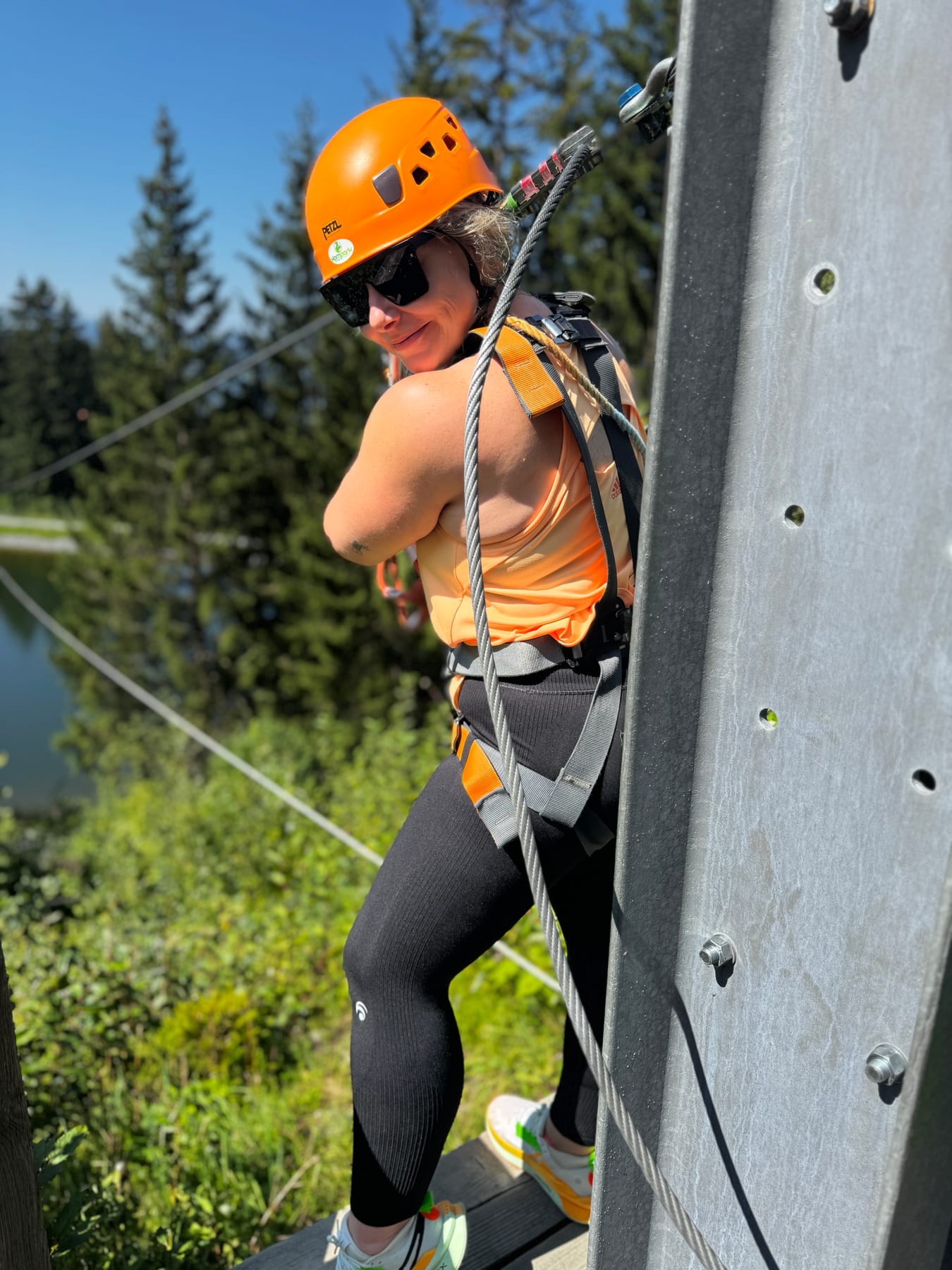 Daniela aktiv im Kletterpark